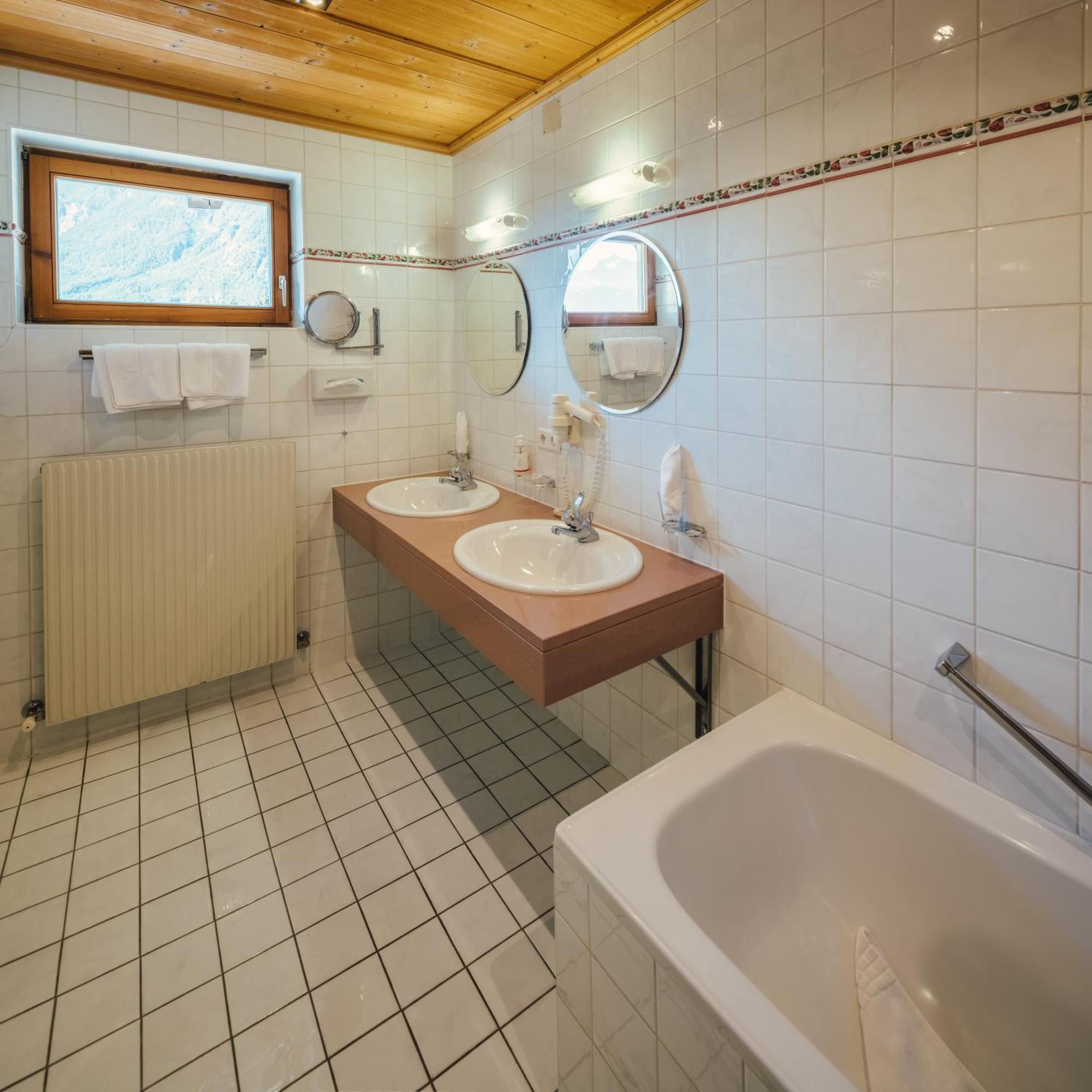 Huber Hotel Tramserhof Landeck Kültér fotó
